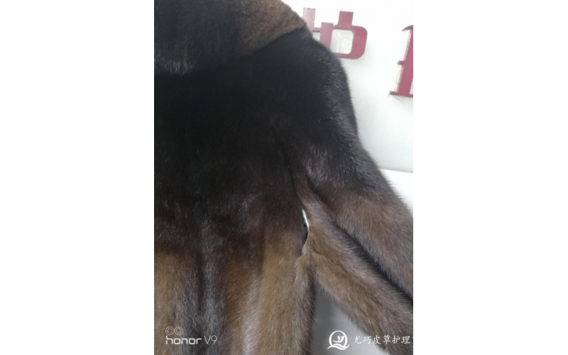 貂皮衣服裂开一道口子脱线什么地方可以修补